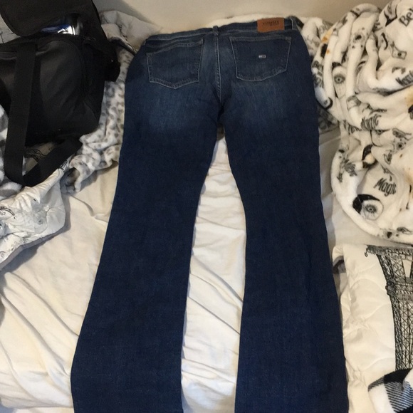 The jean color is dark blue, the brand is Tommy Hilfiger. - Picture 2 of 5